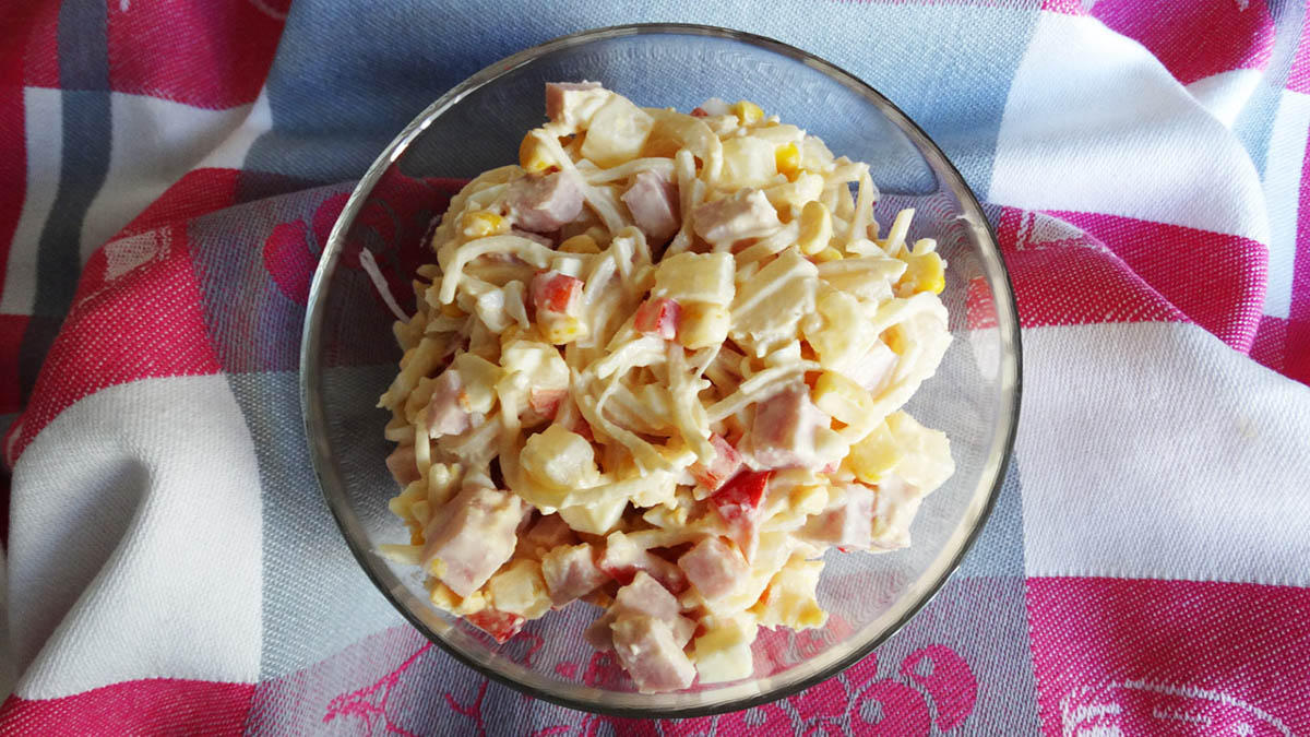 zdjęcie sałatki z ananasem