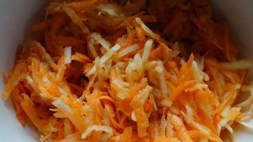 zdjęcie surówki z marchwi