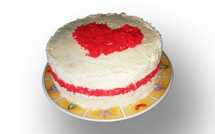 zdjęcie tortu z czerwonym sercem
