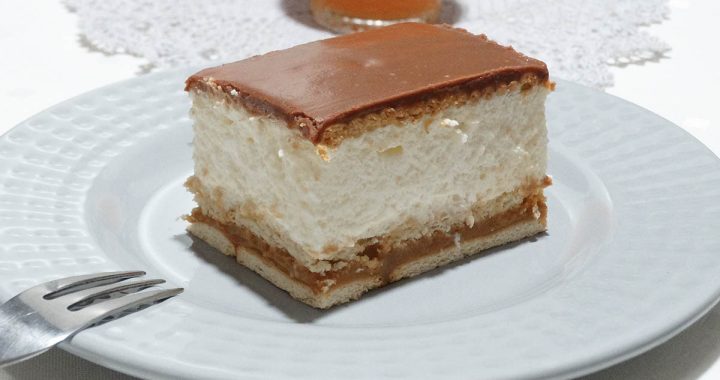 zdjęcie ciasta na talerzu