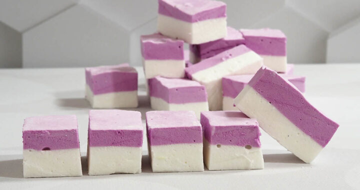 Pianki cukrowe w kolorze biało-fioletowym