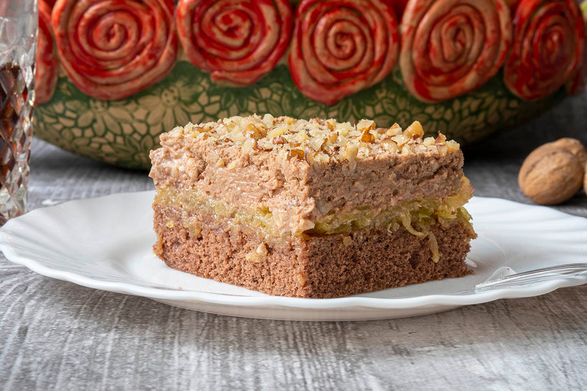 Ciasto czekoladowe z jabłkami i orzechami