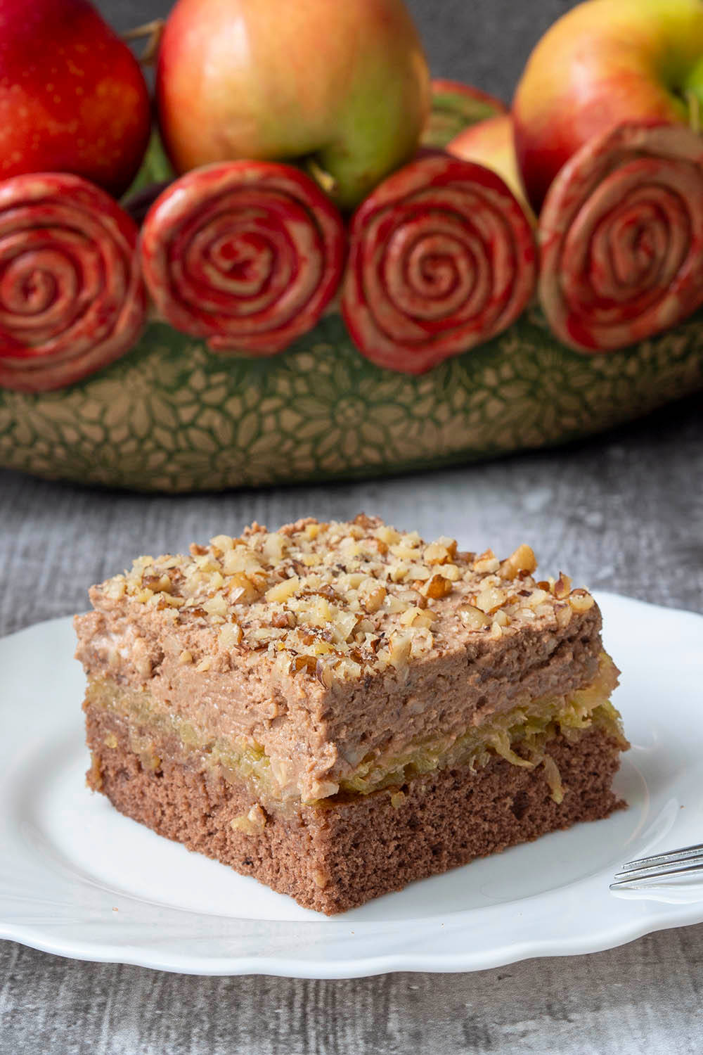 Ciasto czekoladowe z jabłkami i orzechami